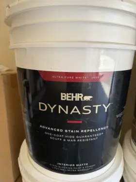 165005 Behr Dynasty 5 Gal Ultra Pure White Matte Interior Stain Blocking Paint And Primer